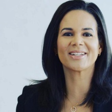 Headshot of Erica Duignan Minnihan.