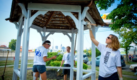 Photo of UB faculty, staff and students volunteer at Day of Caring.