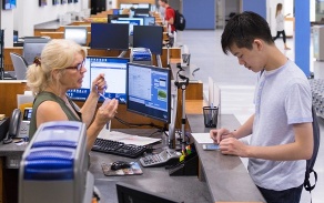 Student talking to an advisor in 1Capen.