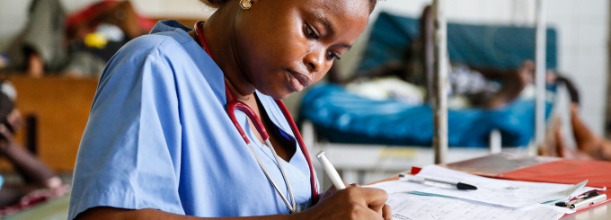 Dr Kamara gains experience at Connaught Hospital, Freetown, Sierra Leone_DFID_2015_photos-dfid-22170890214_Modified.
