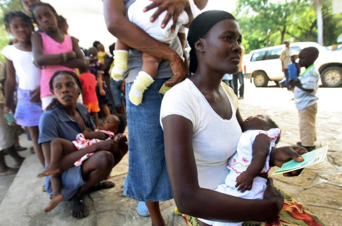 Haitian mothers wait to inoculate children with WHO vaccines_United Nations Photo_2010_photos-un_photo-4370143311_Unmodified.