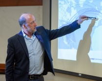 Professor Stephen Still lecturing graduate students.