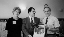 Award presentation at Hismen Hin-nu (1997 Silver Medalist). 