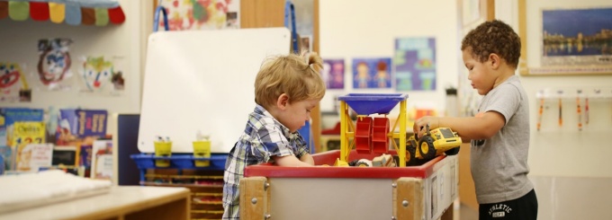 Photo - Preschool children at sandbox.