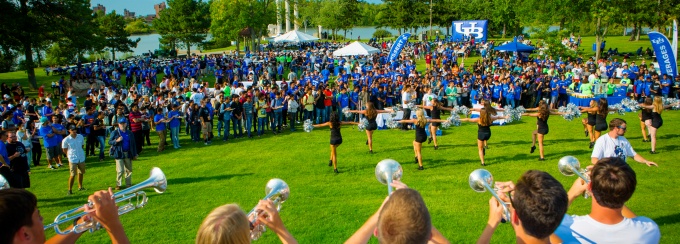 New students celebrating at the new student picnic at Baird Point before the start of fall semester.